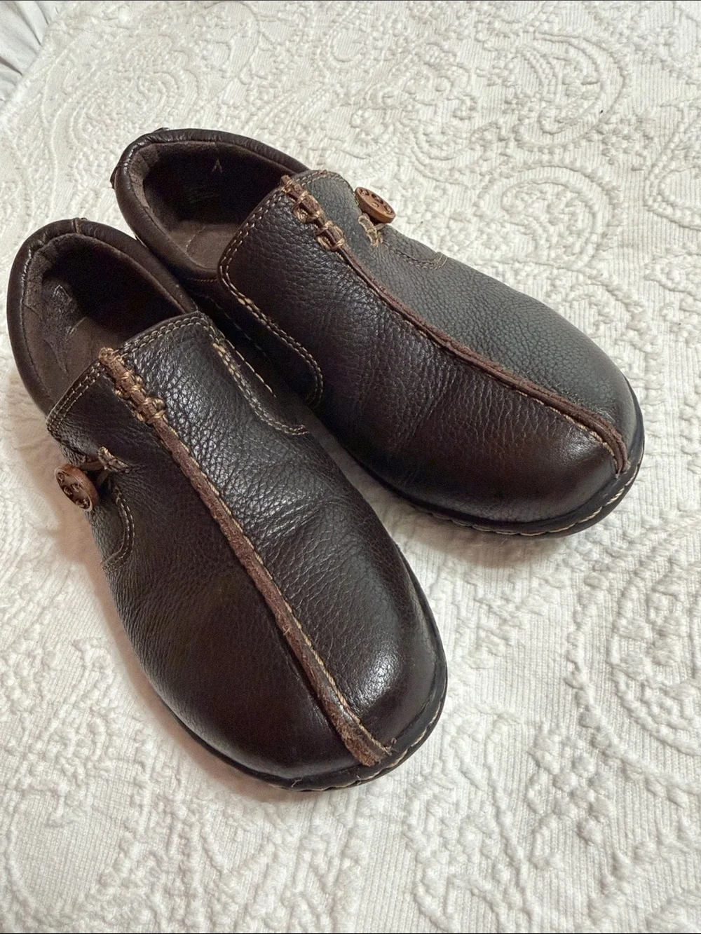 Clarks Collection Size 6.5M Dark Brown Leather Loafers with Button Accent